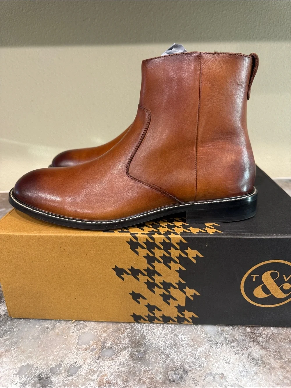 Faust Men's Tan-Brown Leather Chukka Boots